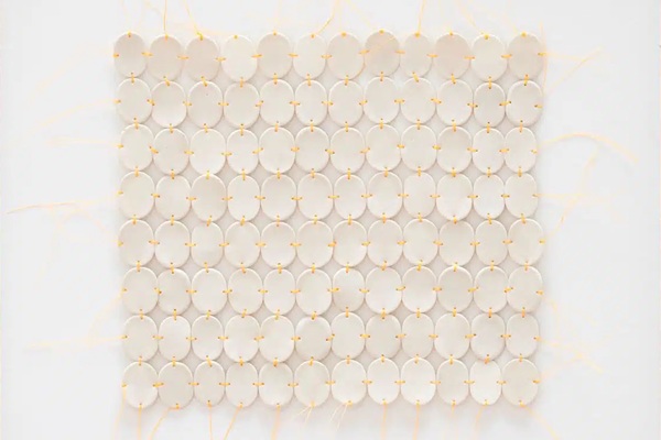 SOPHIE MANESSIEZ : TISSAGES DE PORCELAINE